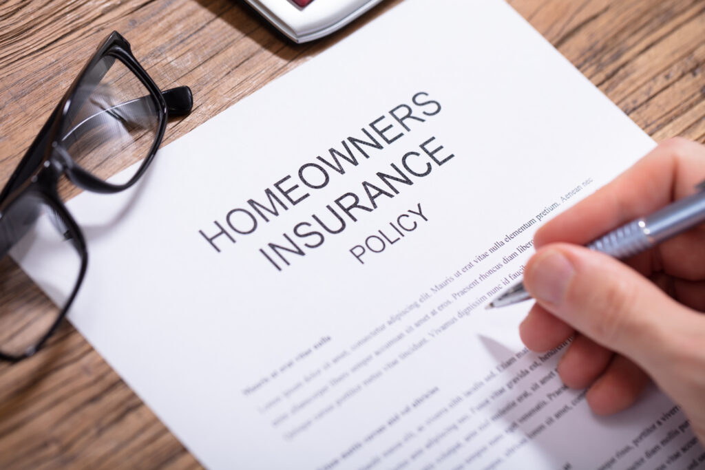 Will homeowners insurance cover a new roof