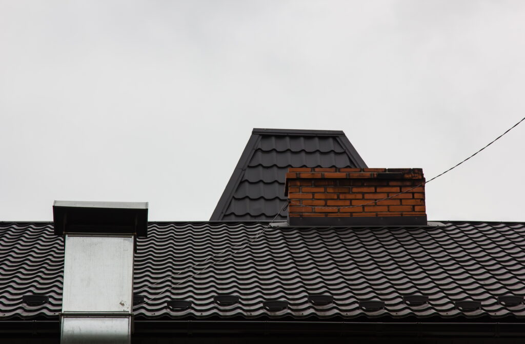 The Pros And Cons Of Black Roofs